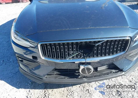 2025 Volvo V60 Cross Country Plus, B5 Awd Gas (Mild Hybrid) z USA, uszkodzony, nr VIN YV4L12WK9S2146884